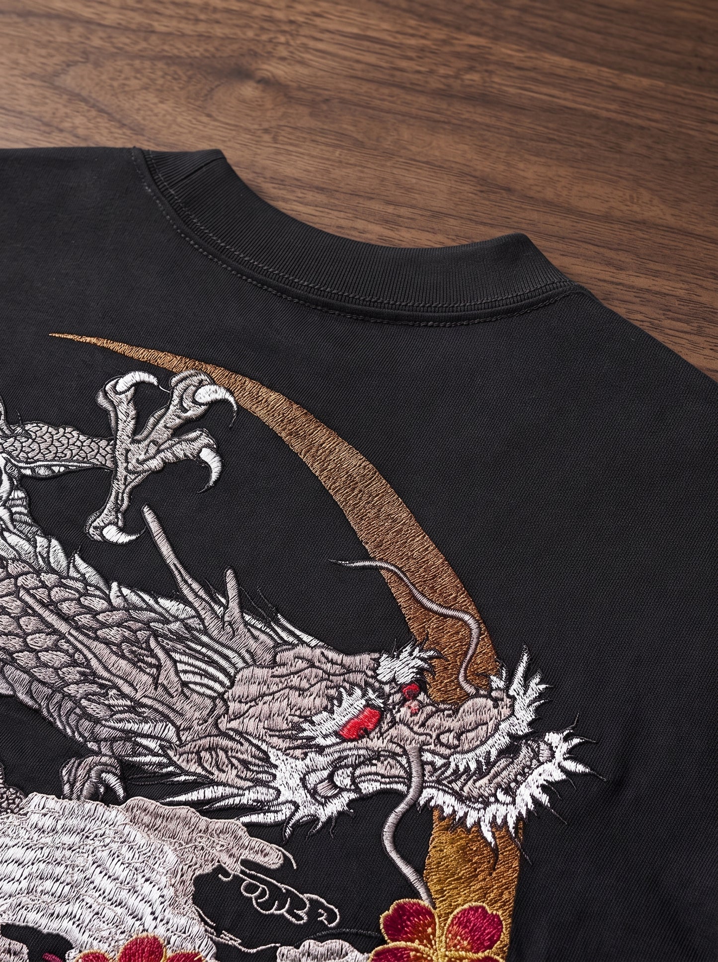 Embroidery - T-shirt "Watatsumi"